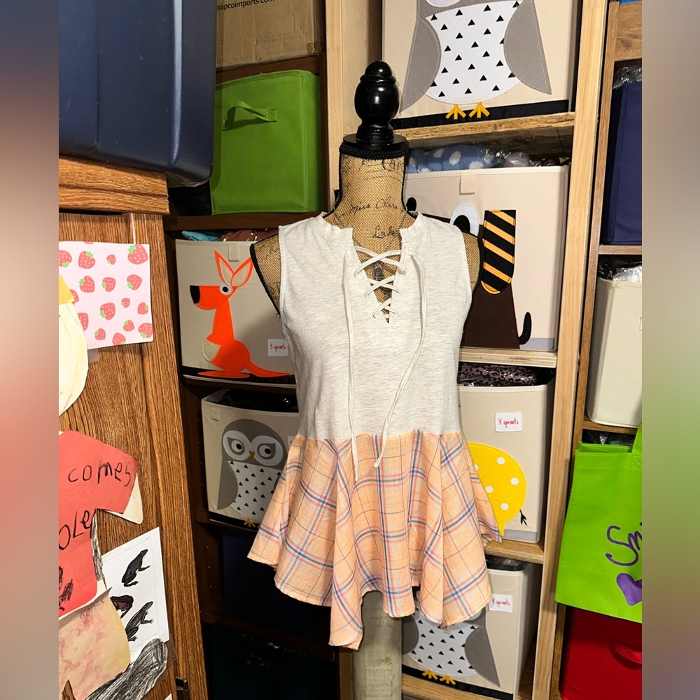 HEM& THREAD SUMMER TOP
